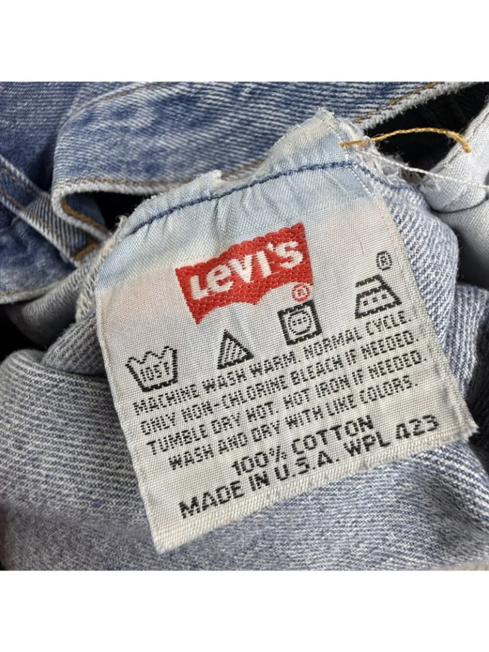 Vintage Levis 501 Jeans Mens 34x34 Blue Light Wash Straight Leg Denim USA 90s
